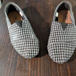 XOXO Black and White Houndstooth Slippers